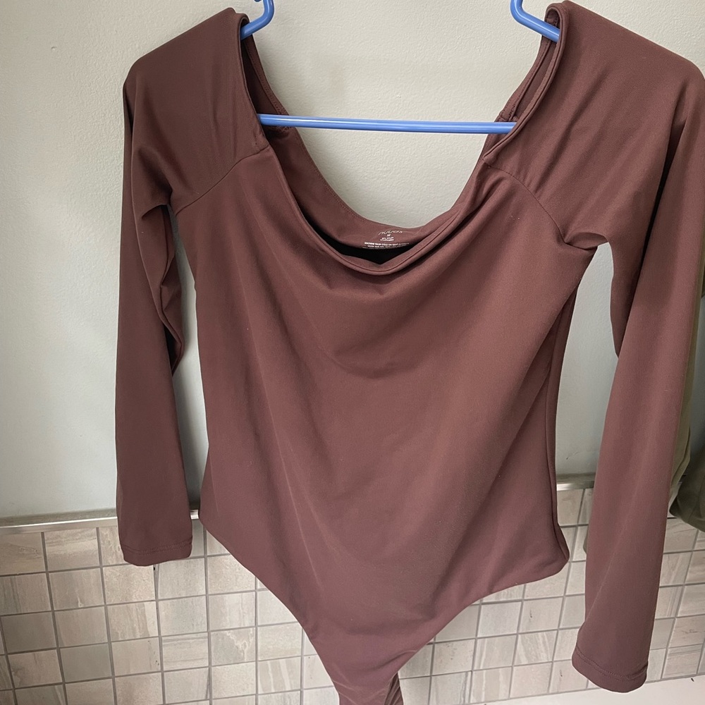 Nuuds off the shoulder bodysuit